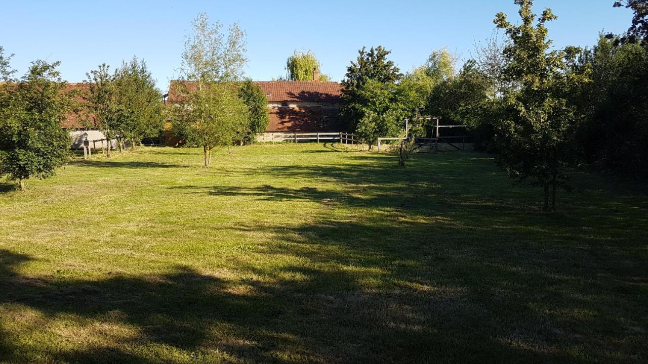 Le Petit Moulin Bed and Breakfast Saint-Hilaire  Exteriör bild