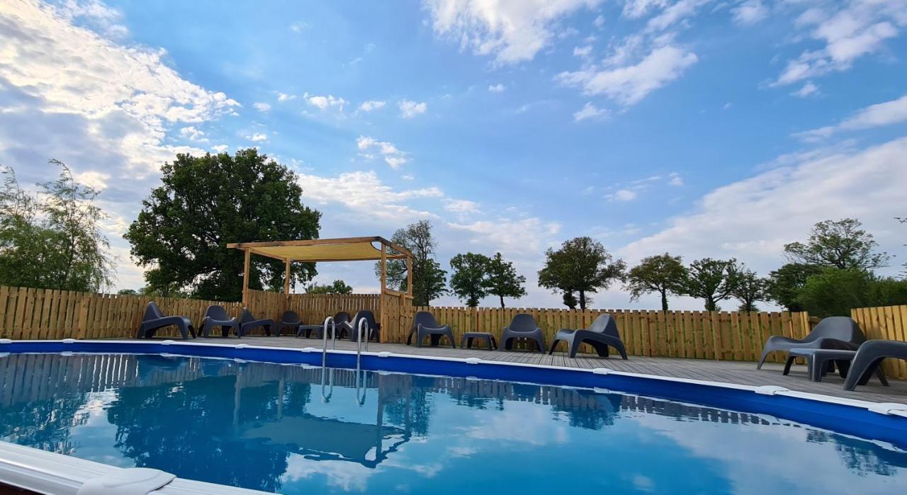 Le Petit Moulin Bed and Breakfast Saint-Hilaire  Exteriör bild