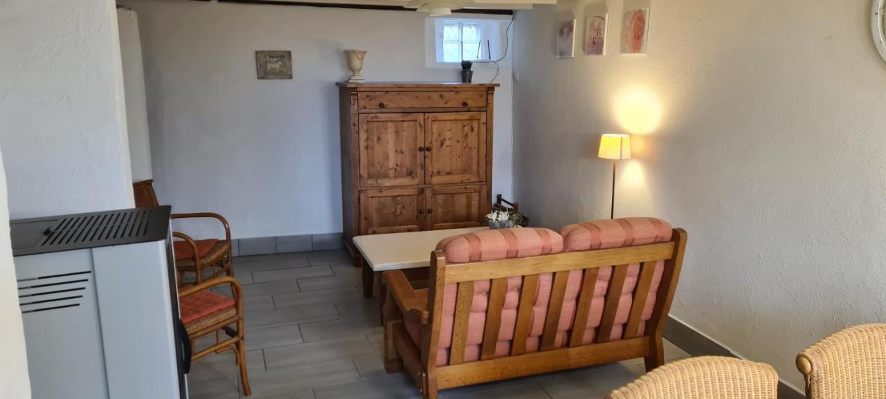 Le Petit Moulin Bed and Breakfast Saint-Hilaire  Exteriör bild