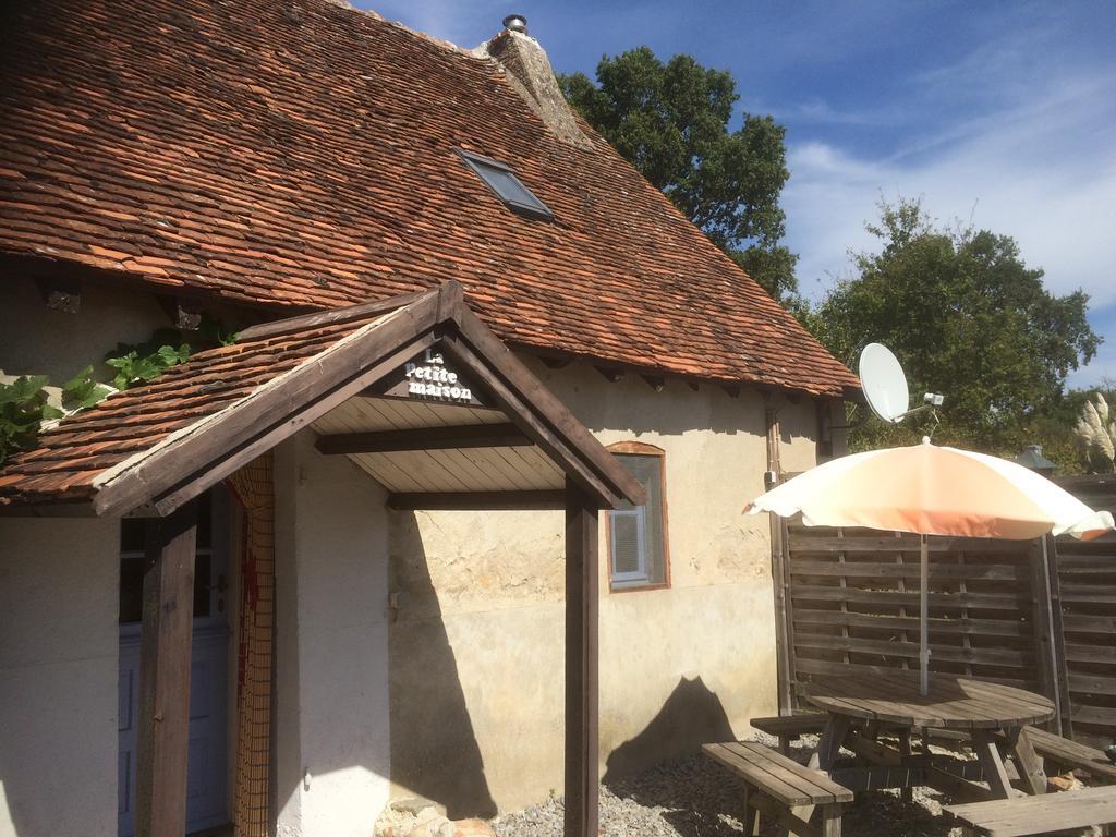 Le Petit Moulin Bed and Breakfast Saint-Hilaire  Exteriör bild