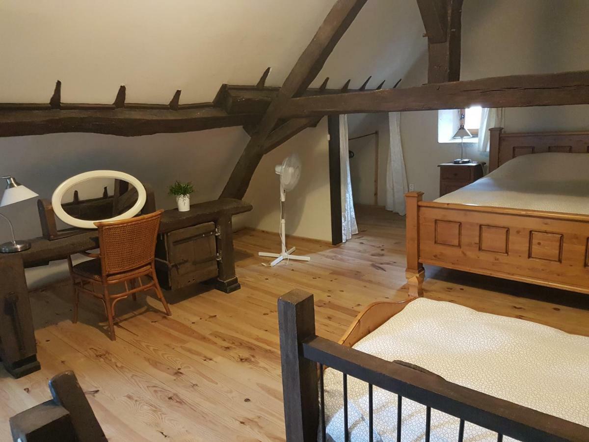 Le Petit Moulin Bed and Breakfast Saint-Hilaire  Exteriör bild