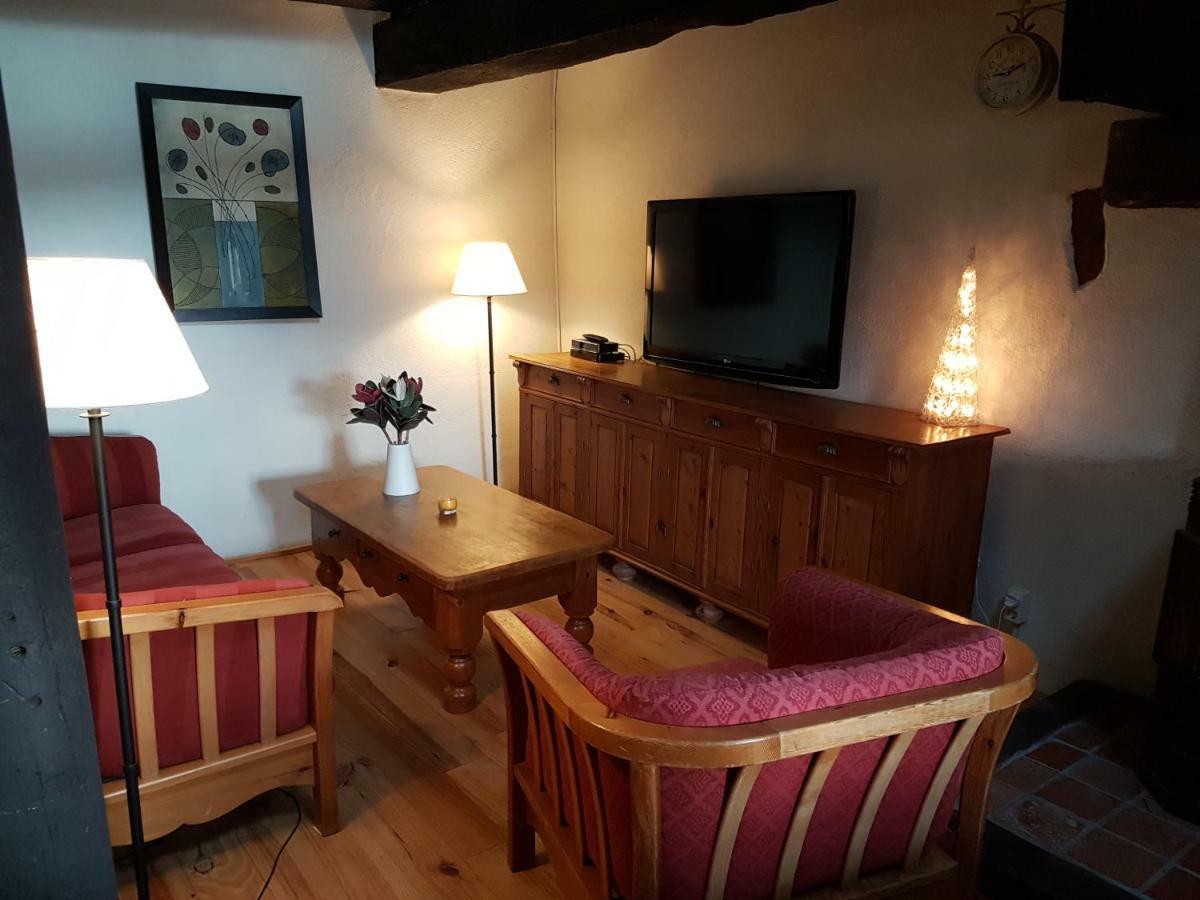 Le Petit Moulin Bed and Breakfast Saint-Hilaire  Exteriör bild